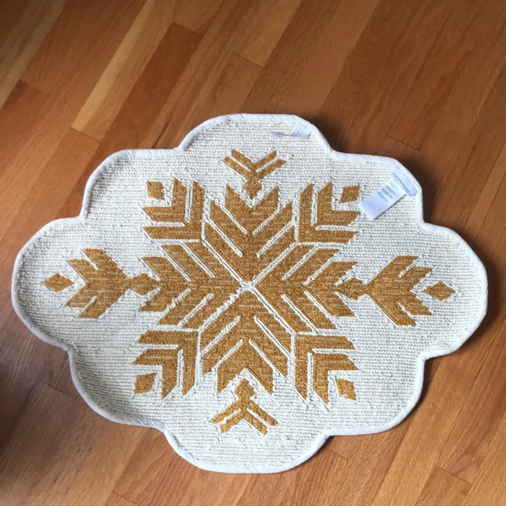 Anthro Tufted Cecily Bath Mat Ivory